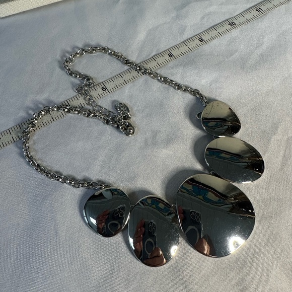 Abstract mirror disc necklace - Picture 5 of 5